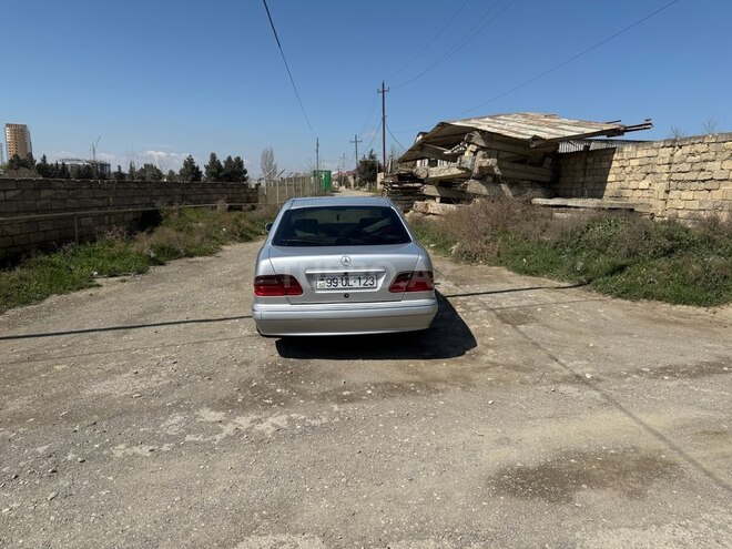 Mercedes E 240 1998, 325,000 km - 2.4 l - Gəncə