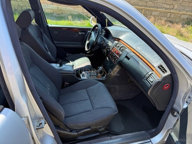 Mercedes E 240 1998, 325,000 km - 2.4 l - Gəncə