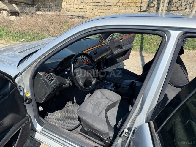 Mercedes E 240 1998, 325,000 km - 2.4 l - Gəncə