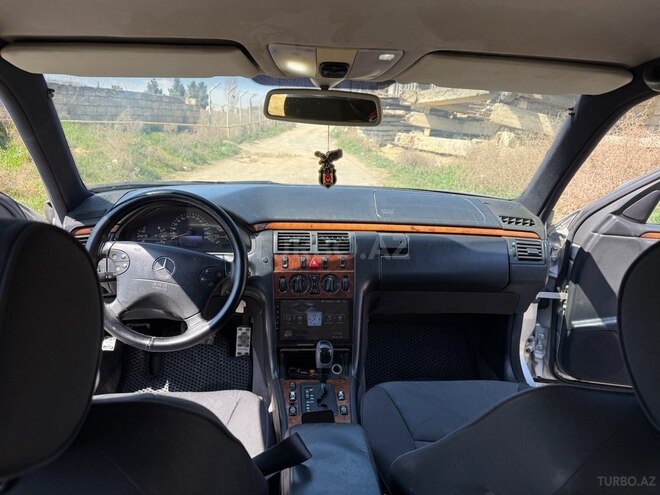 Mercedes E 240 1998, 325,000 km - 2.4 l - Gəncə