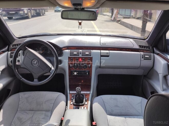 Mercedes E 200 1998, 221,000 km - 2.0 l - Bakı