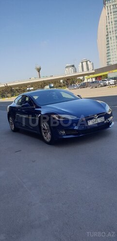 Tesla Model S-3