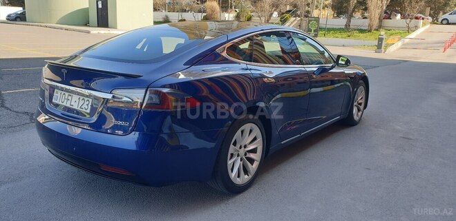 Tesla Model S-5