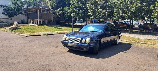 Mercedes E 230 1996, 327,000 km - 2.3 l - Tovuz