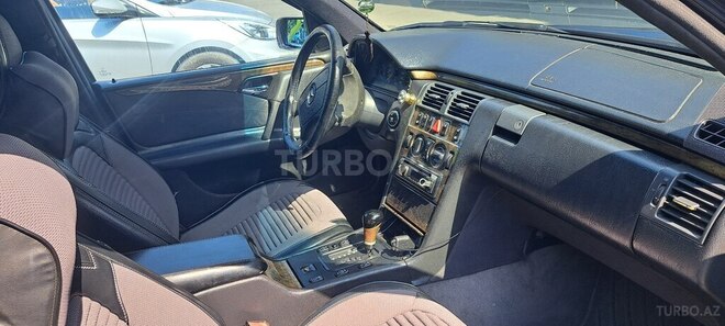Mercedes E 230 1996, 327,000 km - 2.3 l - Tovuz