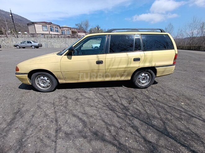 Opel Astra 1994, 370,000 km - 1.6 l - Qəbələ