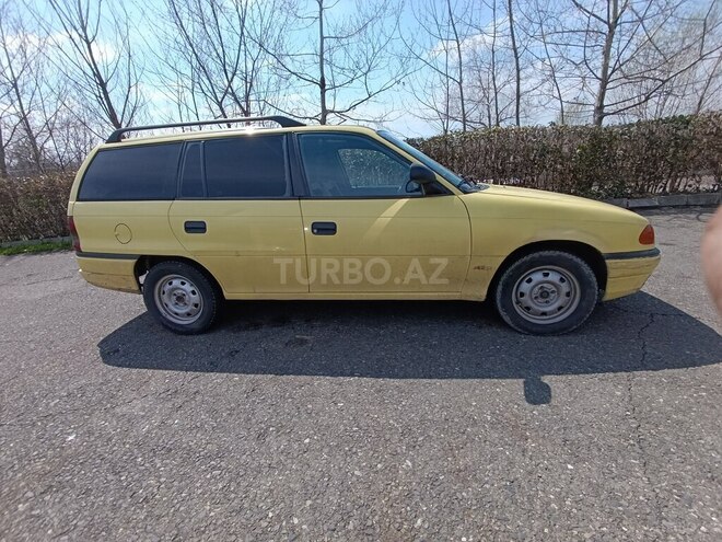 Opel Astra 1994, 370,000 km - 1.6 l - Qəbələ