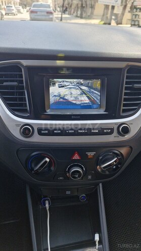 Hyundai Accent 2018, 76,000 km - 1.6 л - Bakı