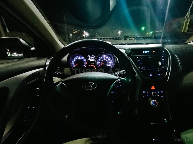Hyundai Elantra 2015, 175,110 km - 1.8 l - Bakı