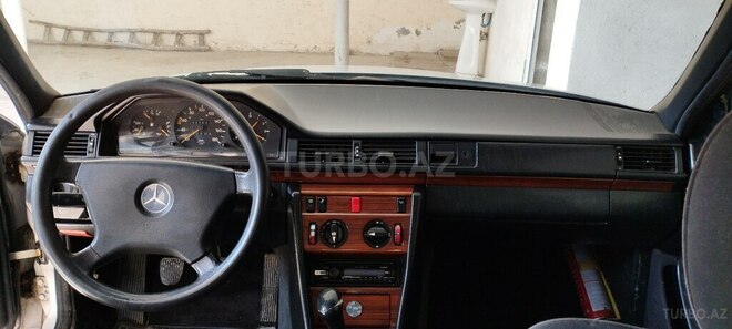 Mercedes E 200 d 1992, 421,000 km - 2.0 л - Şamaxı