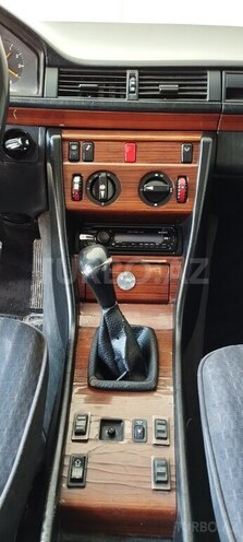 Mercedes E 200 d 1992, 421,000 km - 2.0 л - Şamaxı