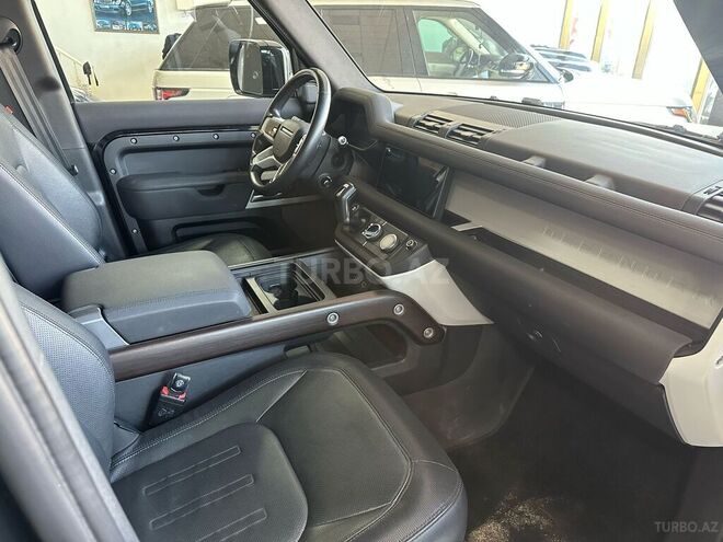 Land Rover Defender-7