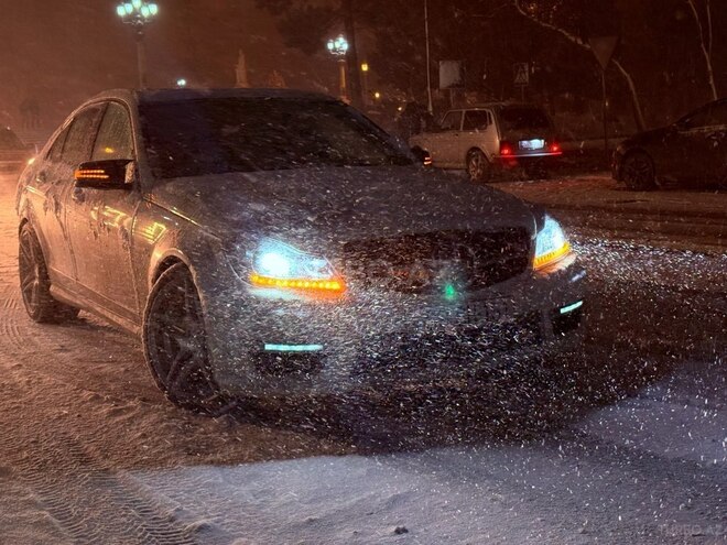 Mercedes C 300 2012, 240,000 km - 3.0 l - Bakı