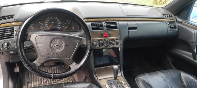 Mercedes E 280 1997, 458,000 km - 2.8 l - Qax