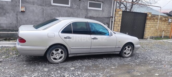 Mercedes E 280 1997, 458,000 km - 2.8 l - Qax