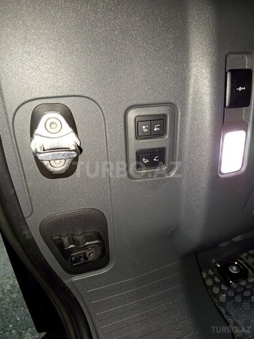 Land Rover Defender 2021, 70,000 km - 2.0 л - Bakı