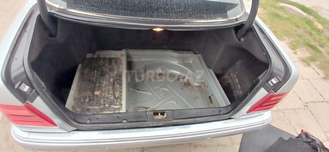 Mercedes E 280 1997, 421,242 km - 2.8 l - Salyan