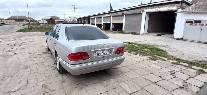 Mercedes E 280 1997, 421,242 km - 2.8 l - Salyan