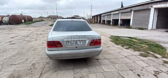 Mercedes E 280 1997, 421,242 km - 2.8 l - Salyan