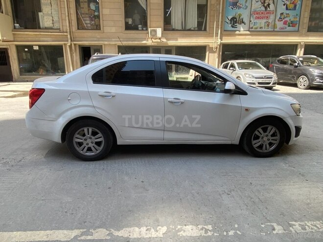 Chevrolet Aveo-5