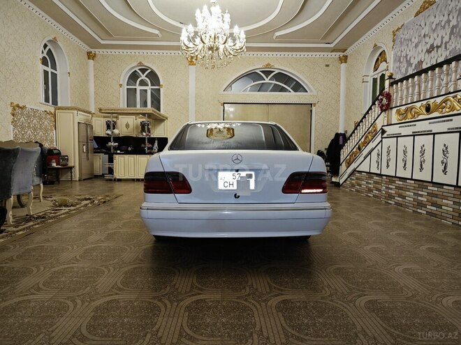 Mercedes E 240 2001, 280,000 km - 2.6 l - Şəmkir