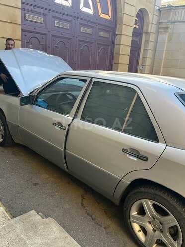 Mercedes E 230 1992, 525,745 km - 2.3 l - Bakı