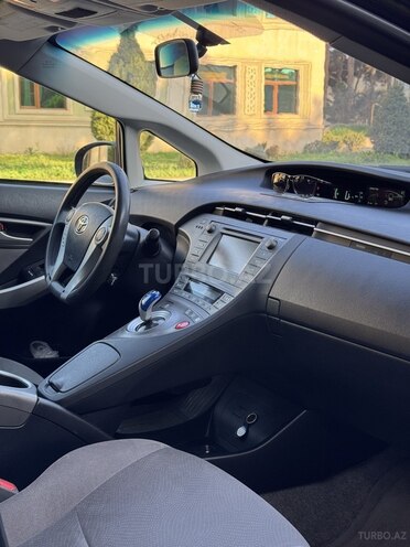 Toyota Prius-9