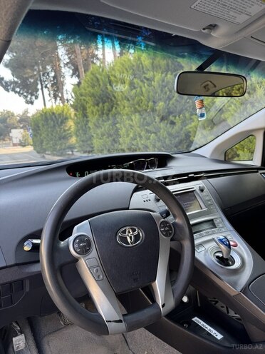 Toyota Prius-10