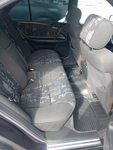 Mercedes E 240 1998, 285,200 km - 2.4 l - Şamaxı