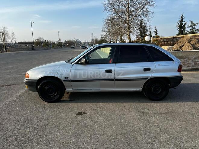 Opel Astra 1993, 452,000 km - 1.6 l - Qazax