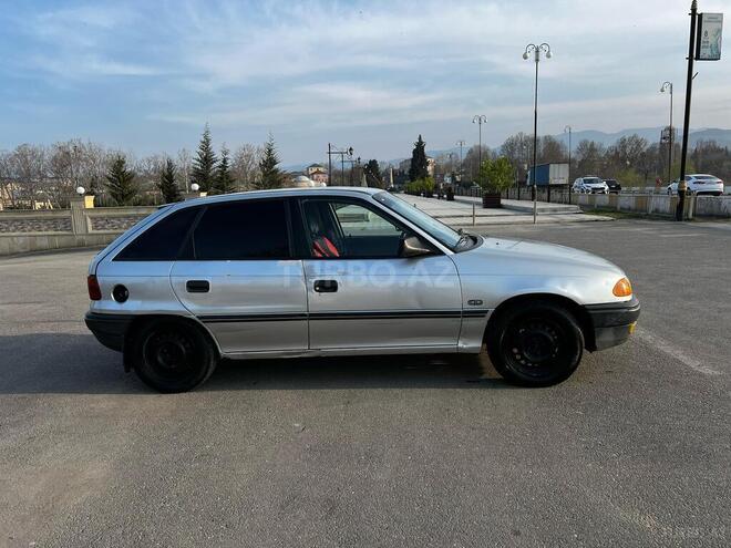 Opel Astra 1993, 452,000 km - 1.6 l - Qazax