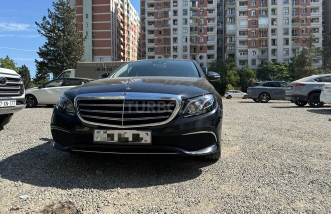 Mercedes E 200 d-2