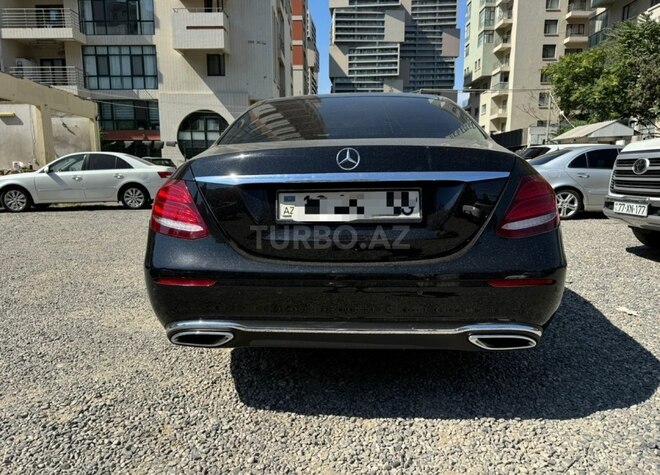 Mercedes E 200 d-3