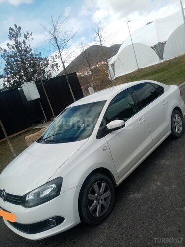 Volkswagen Polo 2013, 144,376 km - 1.6 l - Bakı