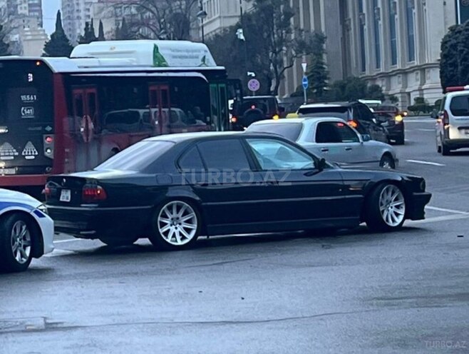 BMW 740 1998, 269,000 km - 4.4 l - Bakı