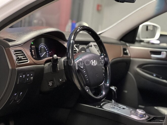 Hyundai Genesis-15