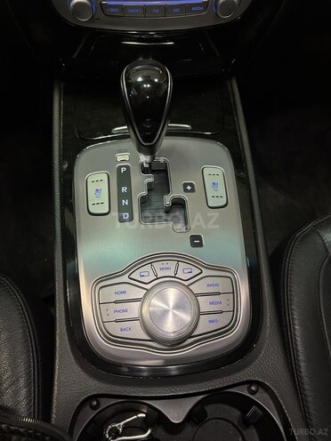 Hyundai Genesis-17