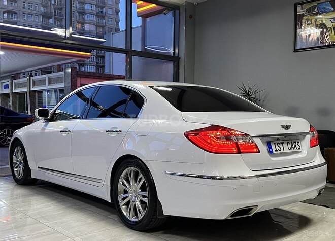 Hyundai Genesis-8