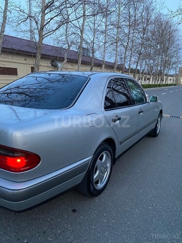 Mercedes E 240 1998, 258,000 km - 2.4 l - Bakı