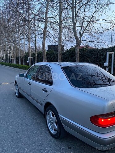 Mercedes E 240 1998, 258,000 km - 2.4 l - Bakı