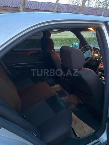 Mercedes E 240 1998, 258,000 km - 2.4 l - Bakı