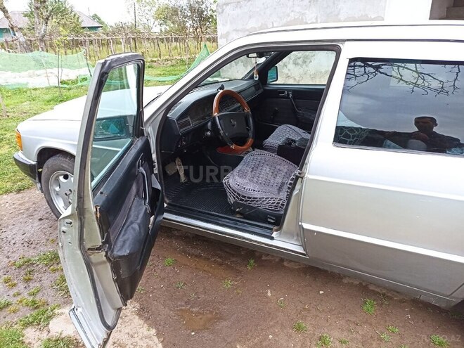 Mercedes 190 1989, 321,000 km - 2.0 l - Astara
