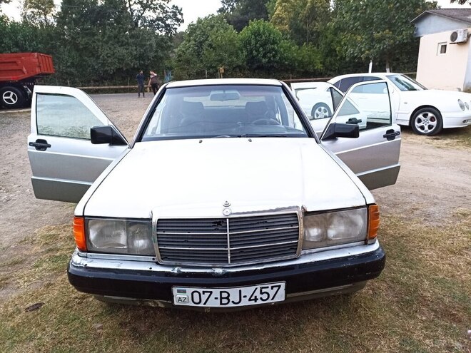 Mercedes 190 1989, 321,000 km - 2.0 l - Astara
