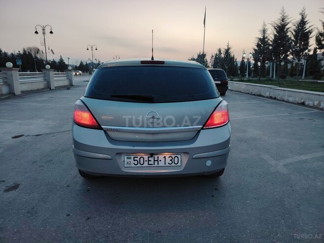 Opel Astra 2006, 30,000 km - 1.4 l - Quba