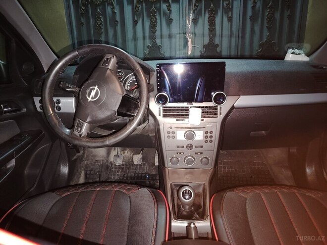 Opel Astra 2006, 30,000 km - 1.4 l - Quba