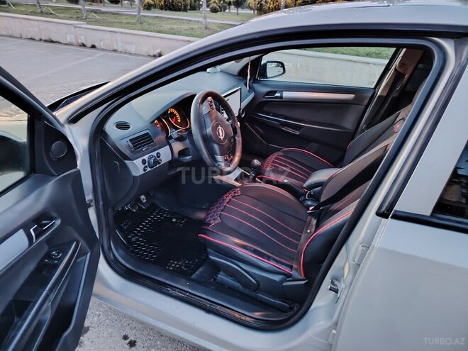 Opel Astra 2006, 30,000 km - 1.4 l - Quba