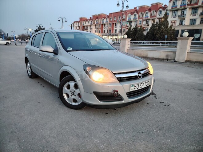 Opel Astra 2006, 30,000 km - 1.4 l - Quba