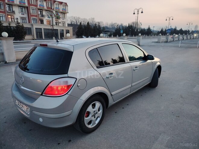 Opel Astra 2006, 30,000 km - 1.4 l - Quba