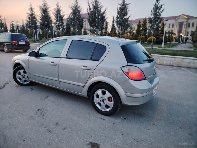 Opel Astra 2006, 30,000 km - 1.4 l - Quba