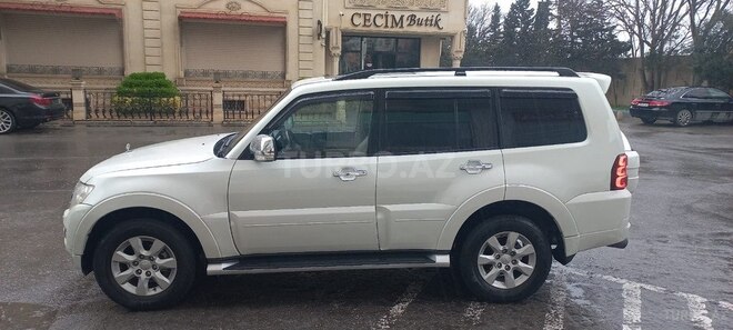 Mitsubishi Pajero 2010, 295,000 km - 3.5 л - Bakı